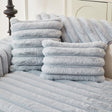 Housse coussin Bleu - 1 pièce - Housses de coussin Luxe en Fausse Fourrure Épaisse La Maison des Housses